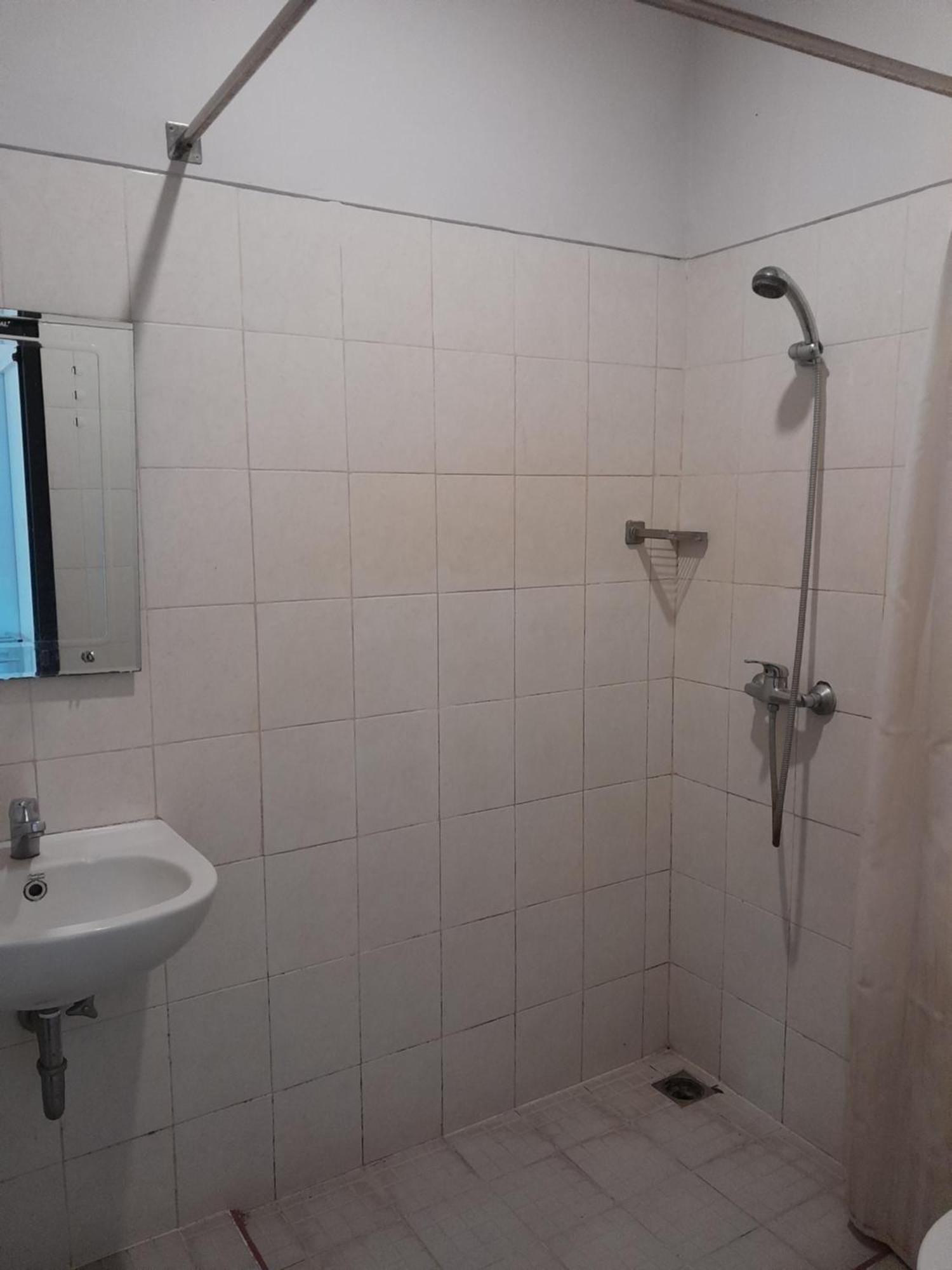 Hotel Dhyana Pura Kapal Екстериор снимка