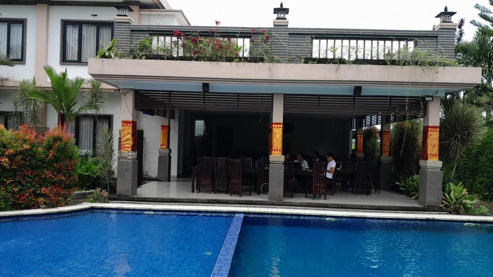 Hotel Dhyana Pura Kapal Екстериор снимка