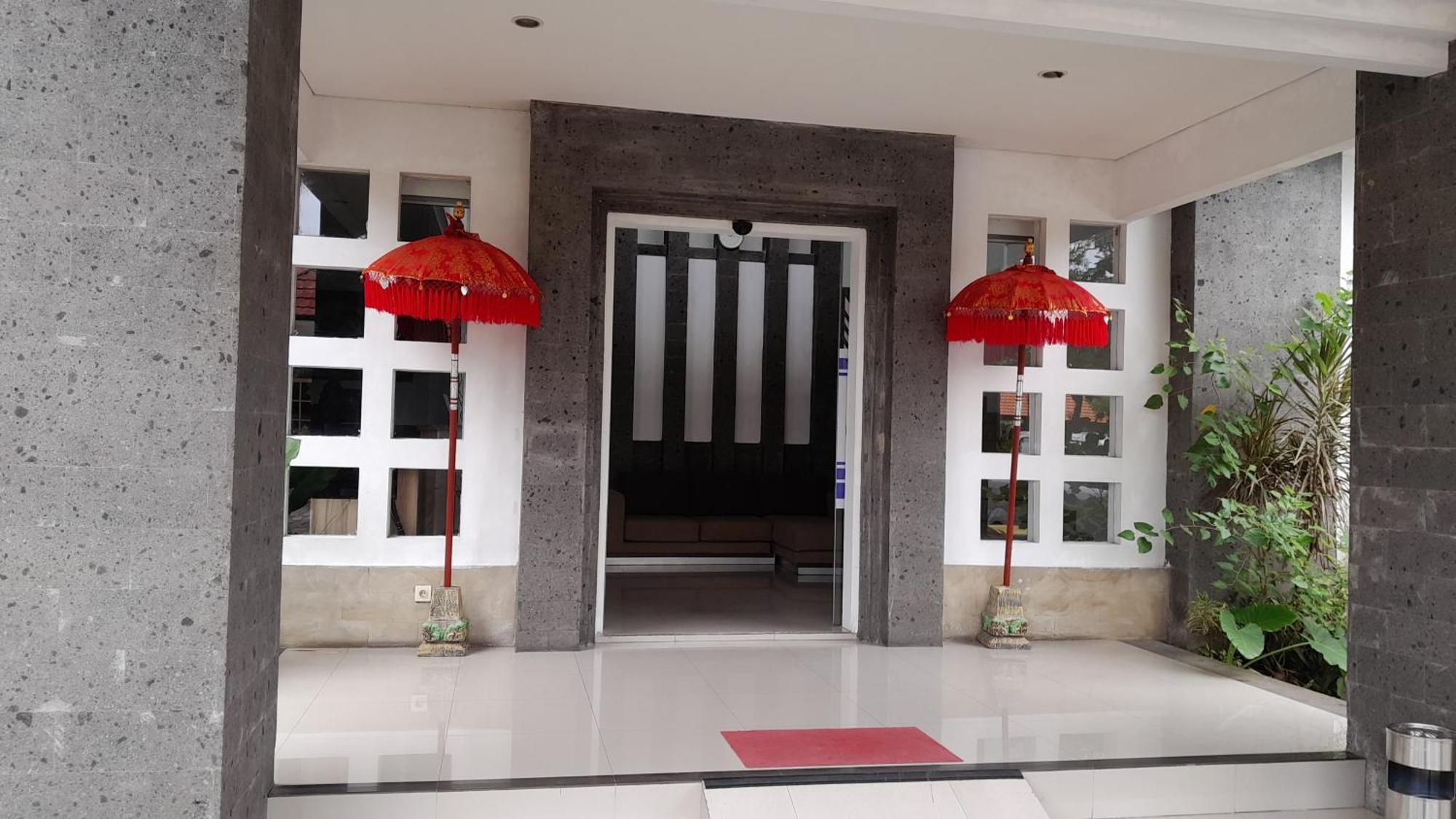 Hotel Dhyana Pura Kapal Екстериор снимка